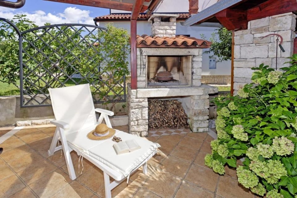 BBQ facilities, Balcony/Terrace, Garden view, sunbed