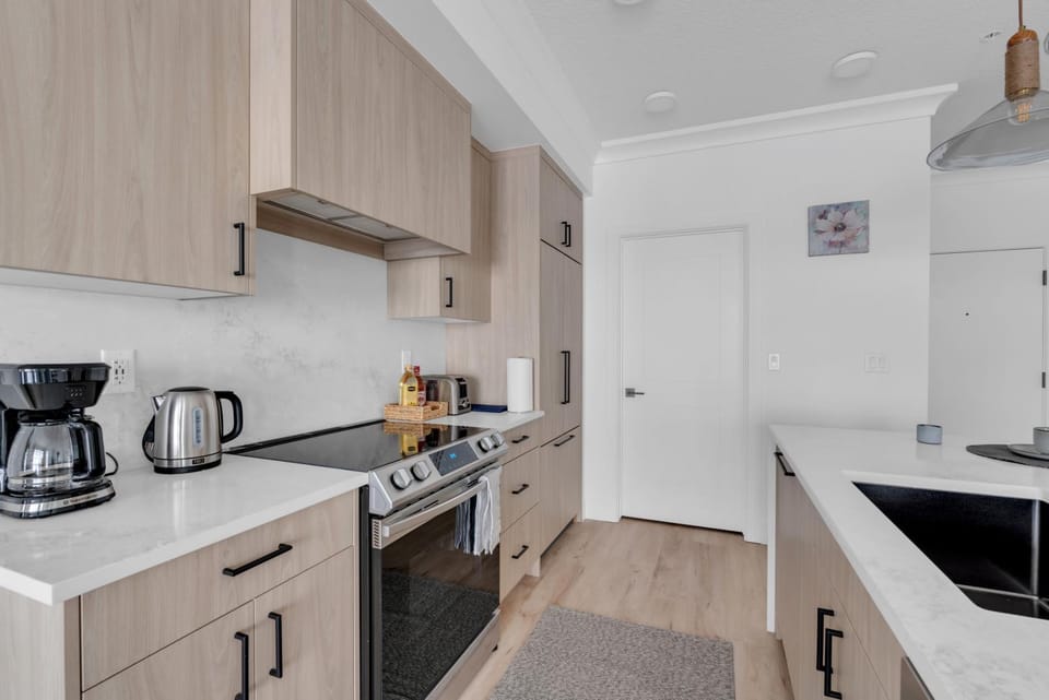 Bright Condo with Balcony & Free Parking Apartment in Calgary