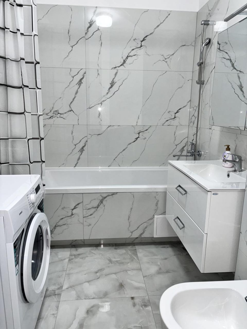 Shower, Bathroom, Bath, towels, washing machine, dryer