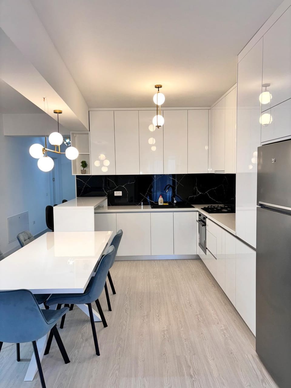 Kitchen or kitchenette, Dining area, dishwasher, minibar, oven, pet friendly, stove