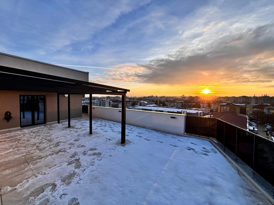 Property building, Day, Natural landscape, View (from property/room), Balcony/Terrace, Sunrise, Sunset