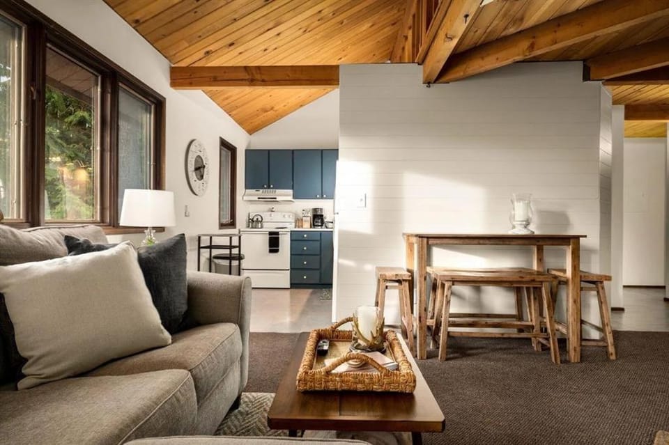 Cedar Creek Cabin Cabin in Whitefish