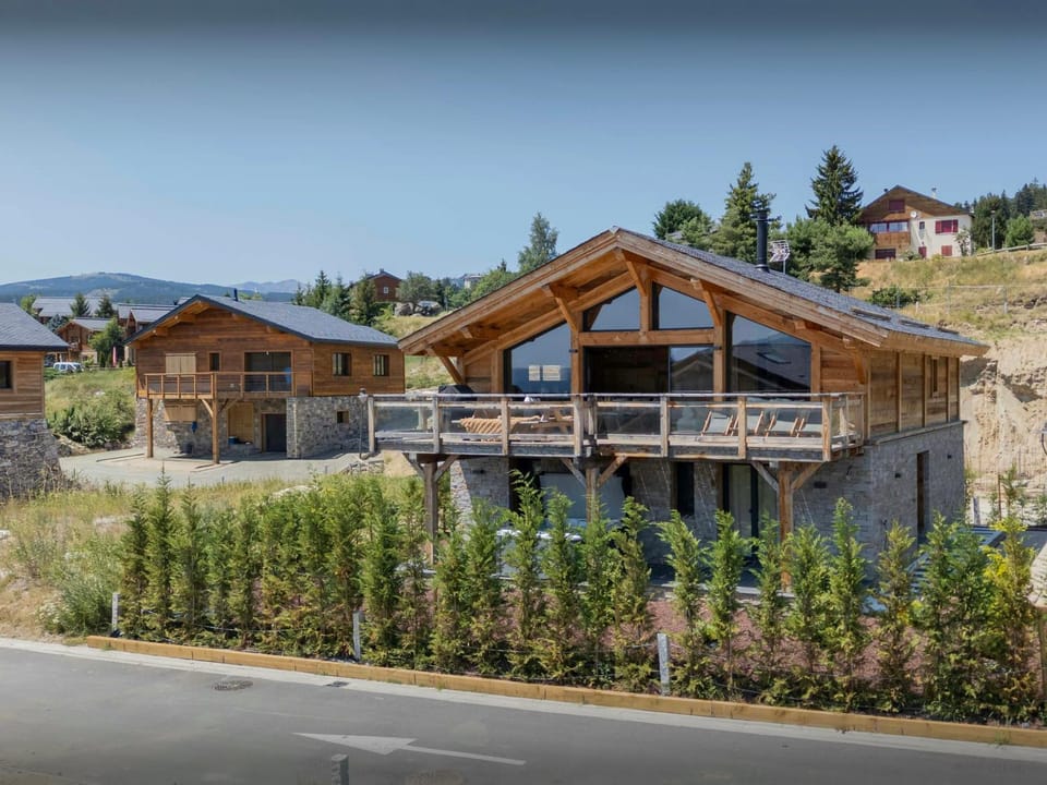 Property building, Day, Natural landscape, Summer, Mountain view