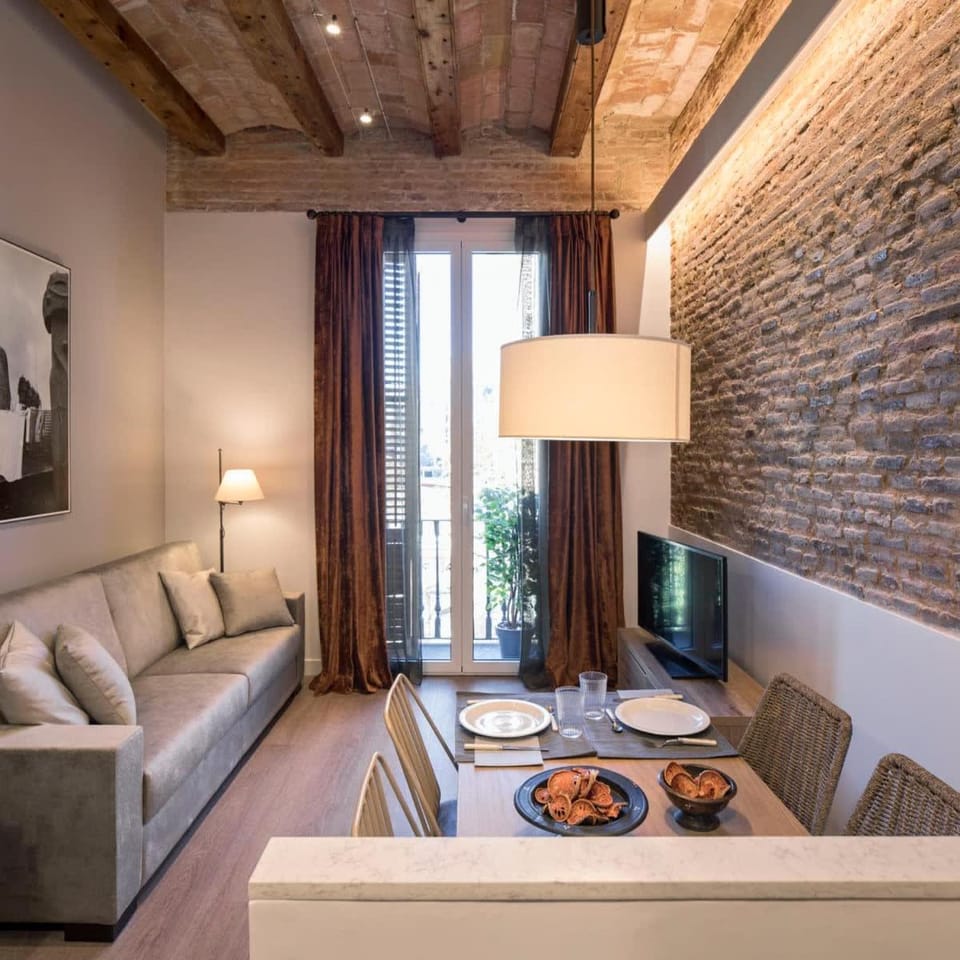 TV and multimedia, Living room, Seating area, Dining area