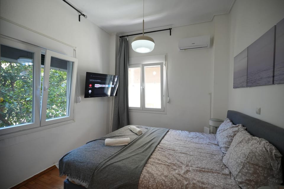 Bed, TV and multimedia, Photo of the whole room, Bedroom, air conditioner
