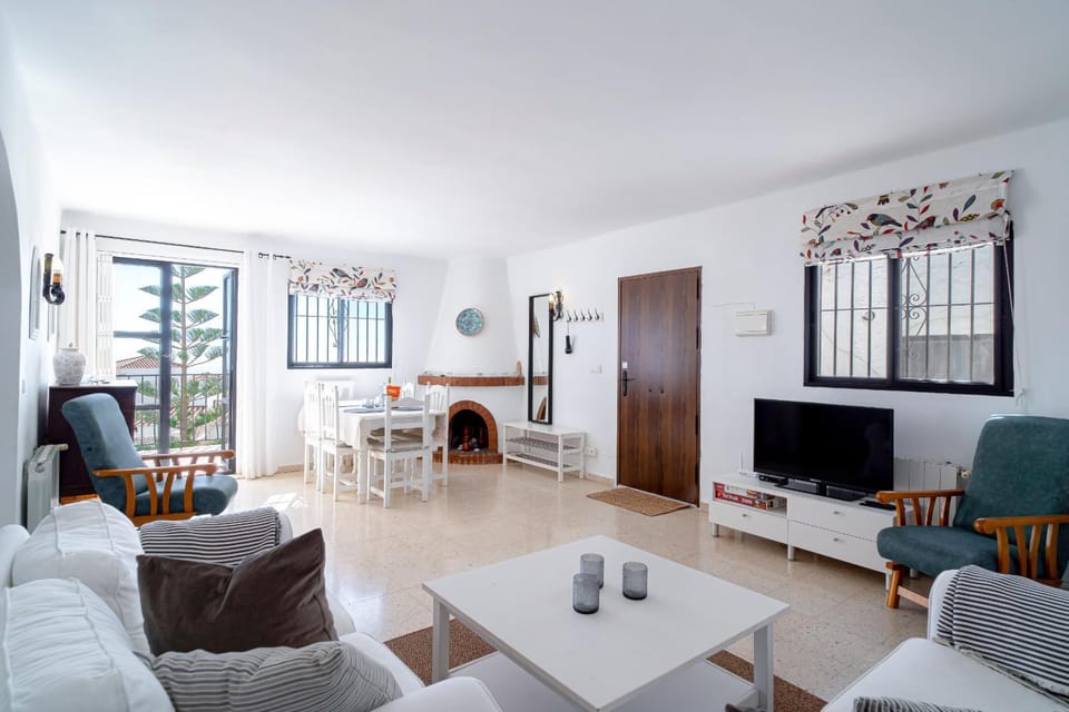 Communal lounge/ TV room, Living room