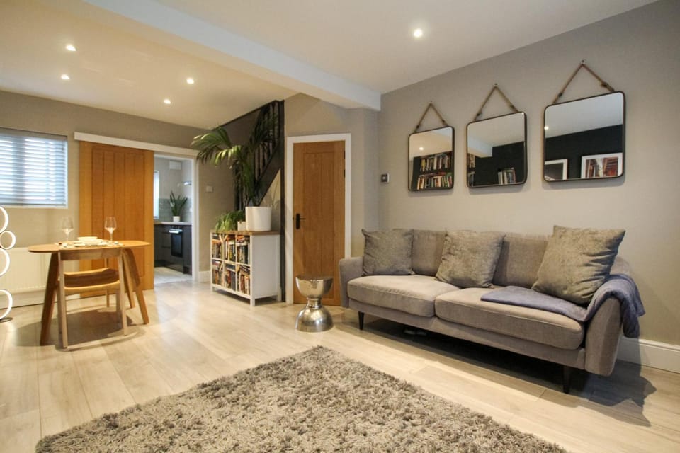 Living room, Photo of the whole room, Seating area, Dining area