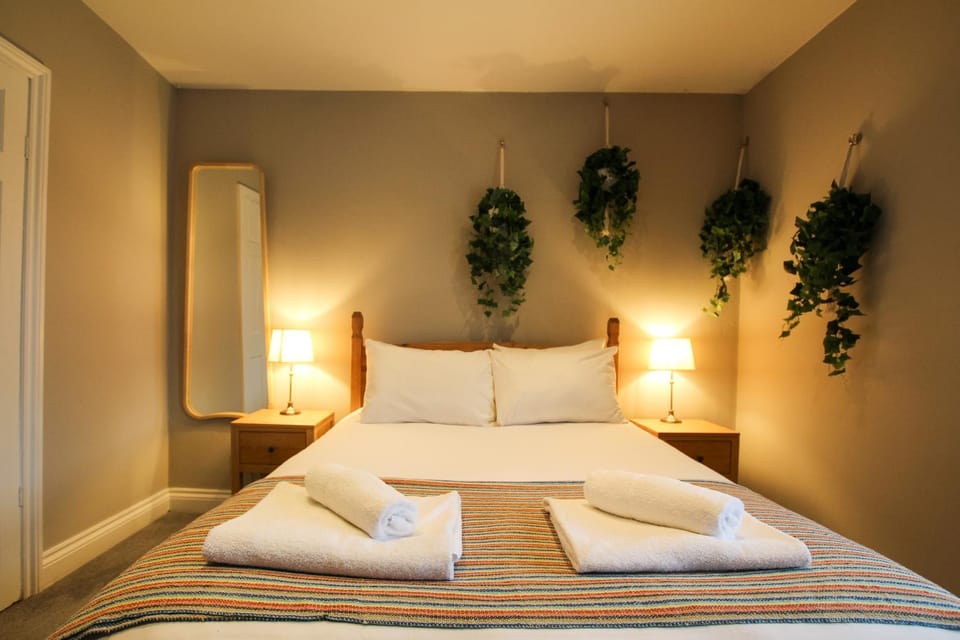 Bed, Photo of the whole room, Bedroom, hair dryier, towels