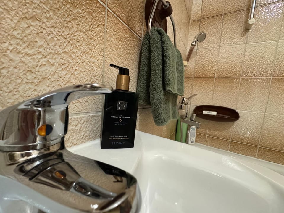 Bathroom, Bath, towels