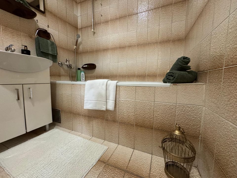 Bathroom, towels