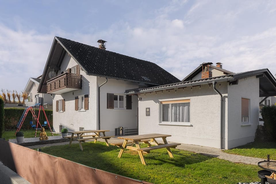 Property building, Day, Garden, Garden view