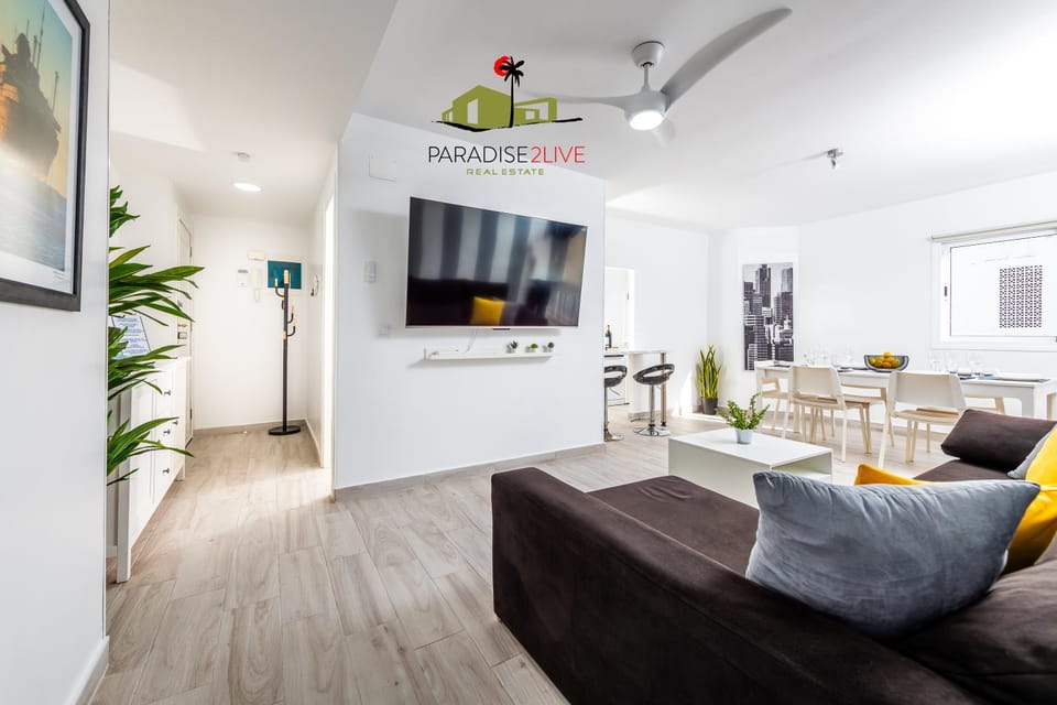 TV and multimedia, Living room, Evening entertainment