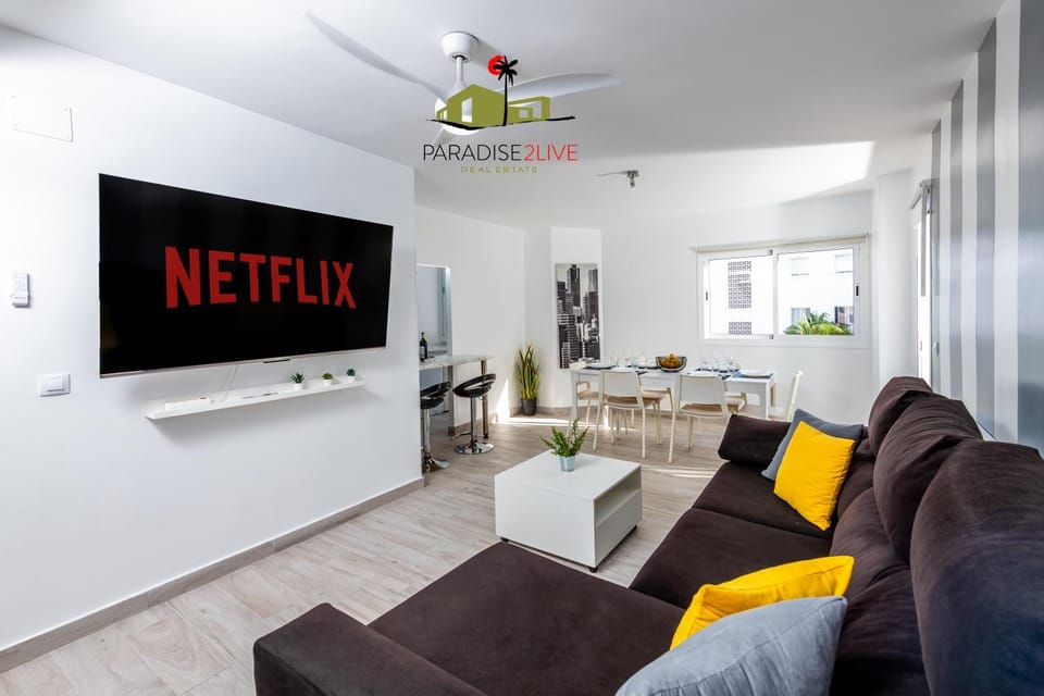 TV and multimedia, Living room, Evening entertainment