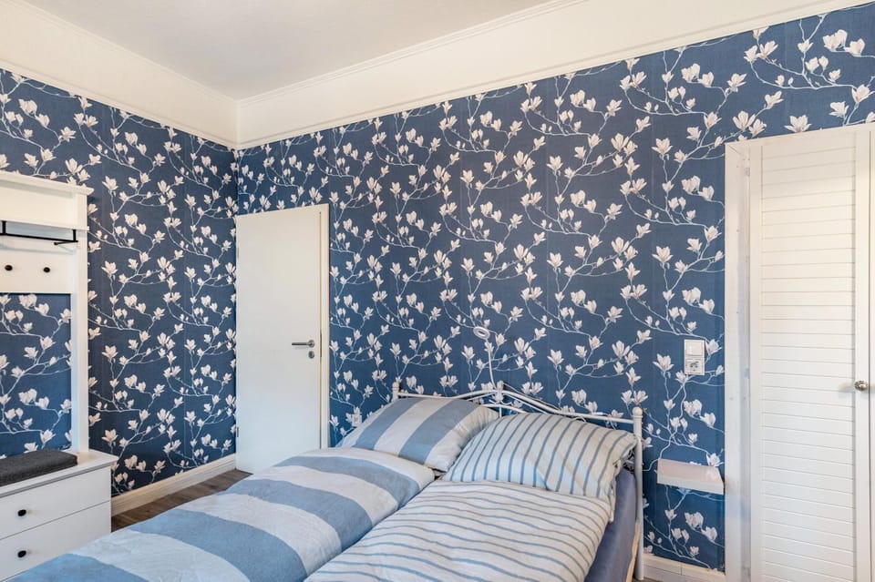 Property building, Living room, Bedroom