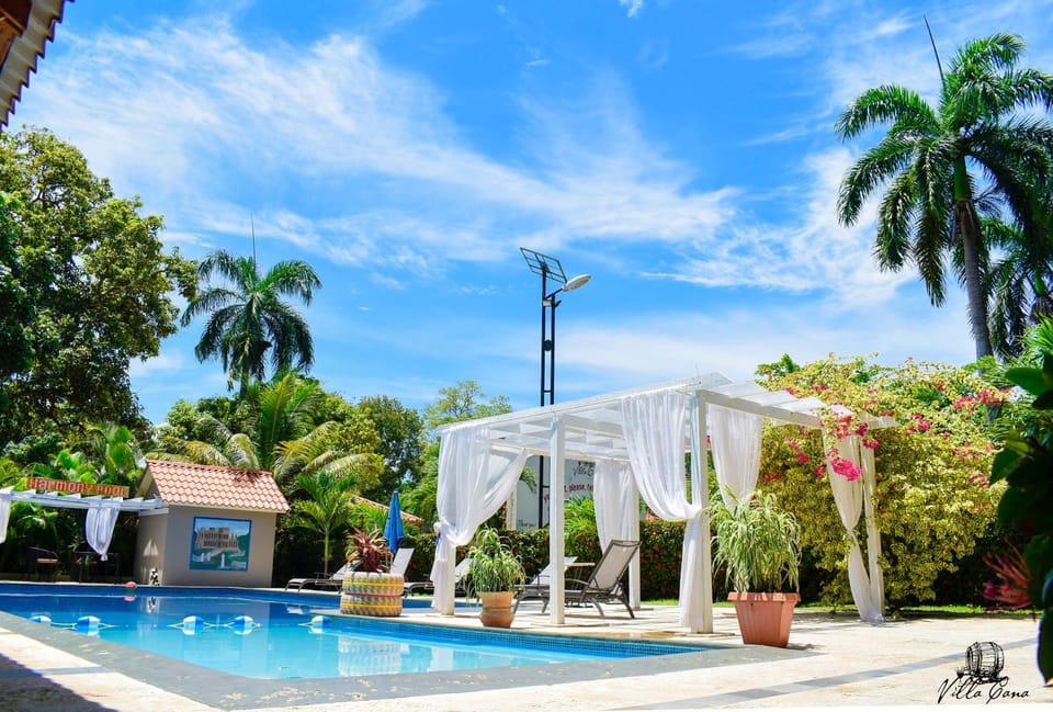 Swimming pool, sunbed