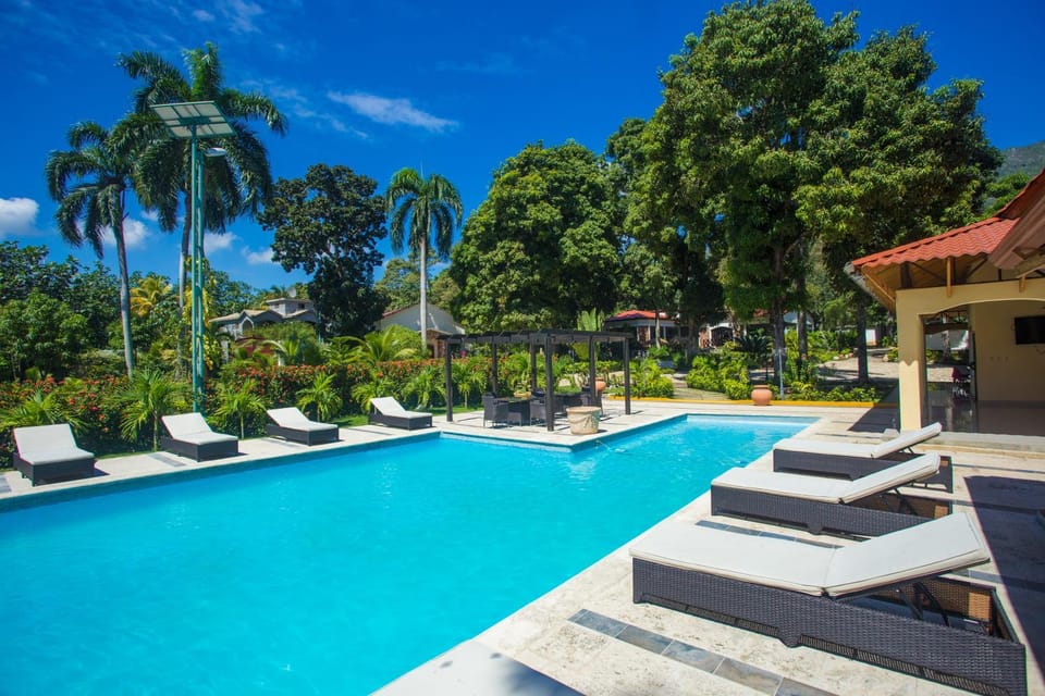 Swimming pool, sunbed