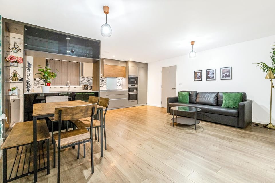 Kitchen or kitchenette, Seating area, Dining area
