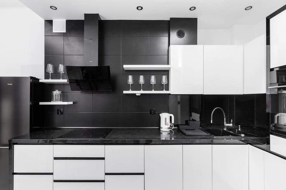 Coffee/tea facilities, Kitchen or kitchenette, dishwasher, stove