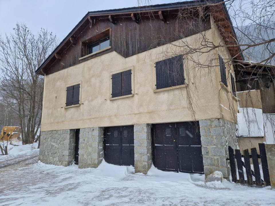 Property building, Winter