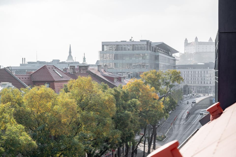 Property building, Day, City view, Location