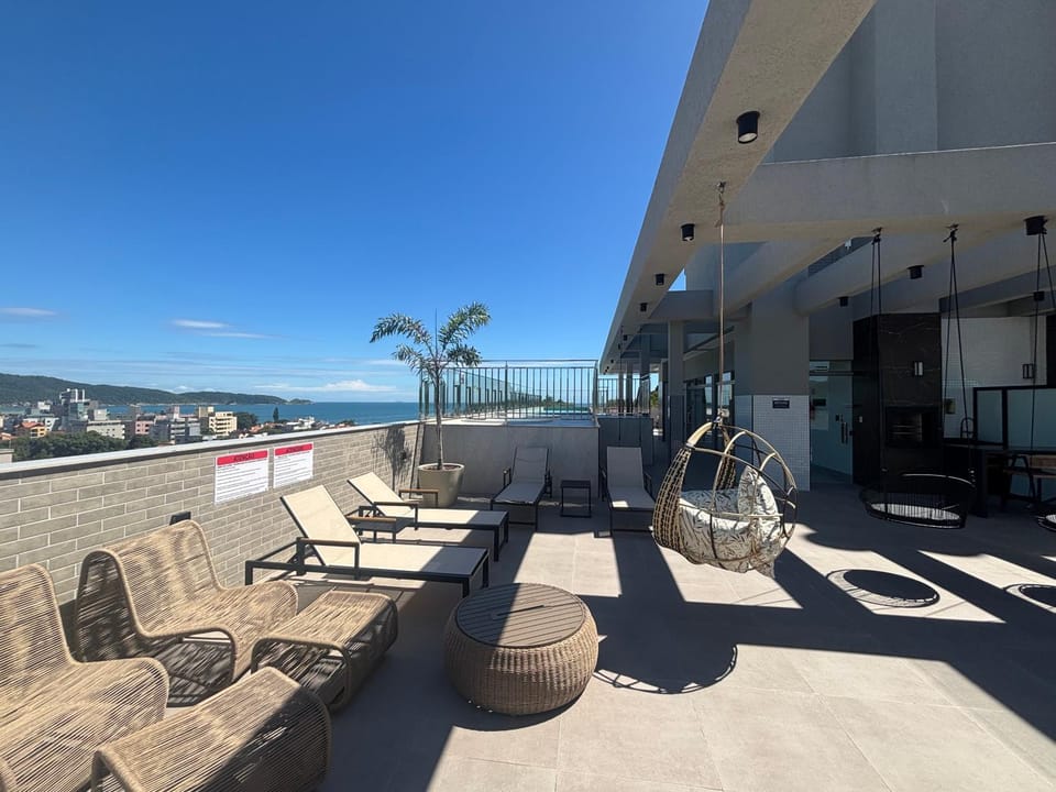 Apto com piscina aquecida perto do mar Apartment in Bombinhas