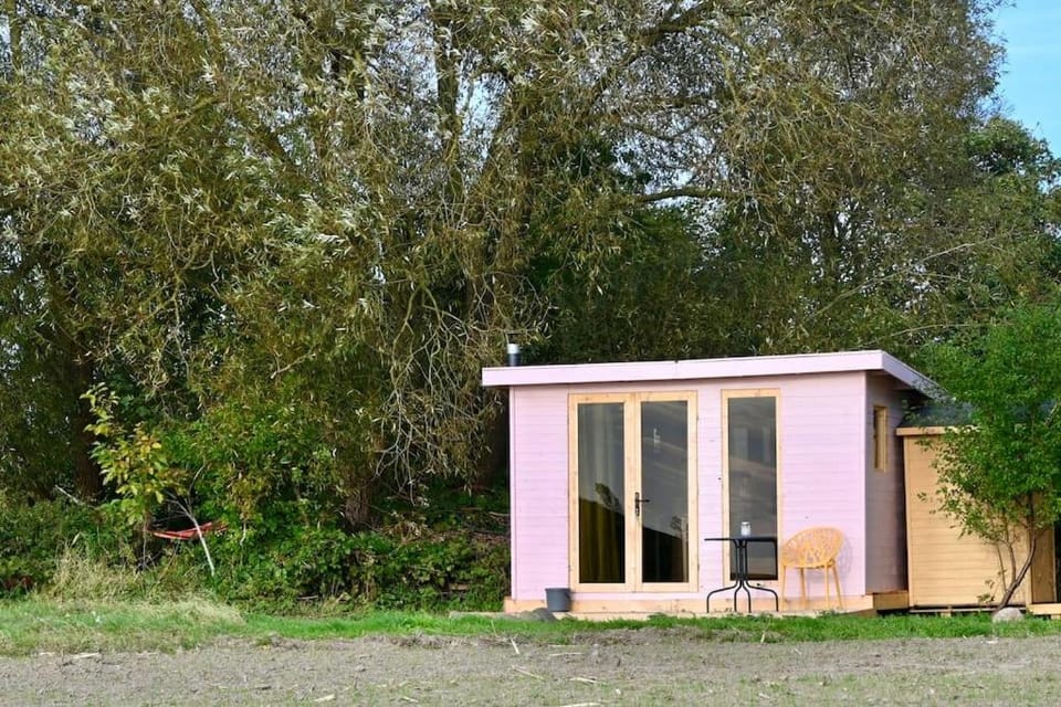 Hüttchen ganzjährig nutzbar mit Kamin&Sauna House in Mecklenburgische Seenplatte