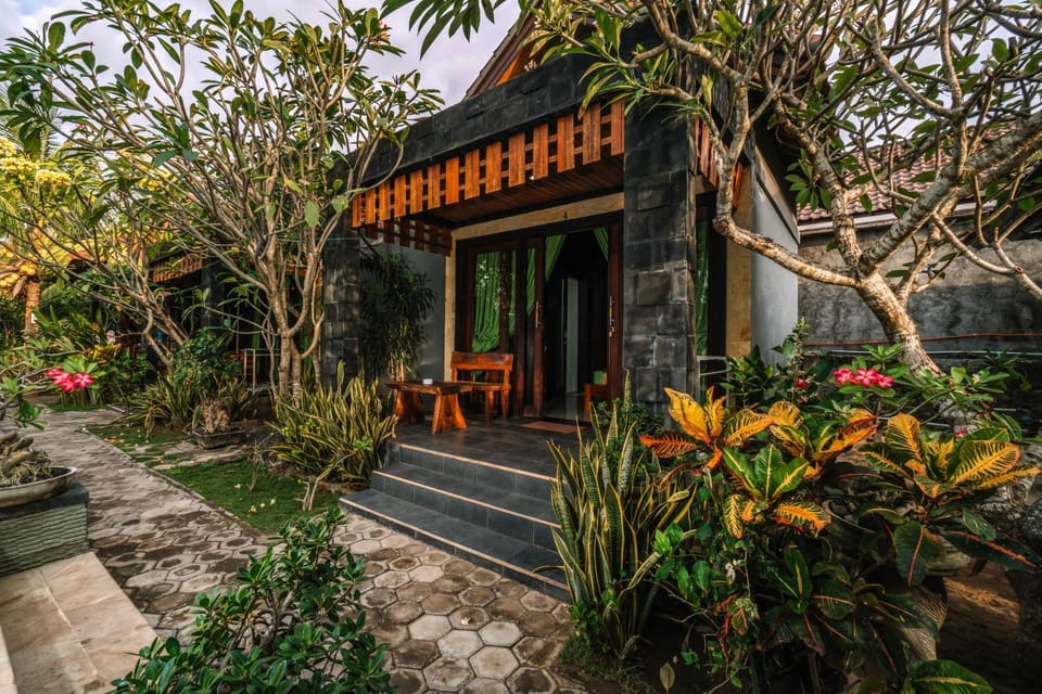 Facade/entrance, Garden