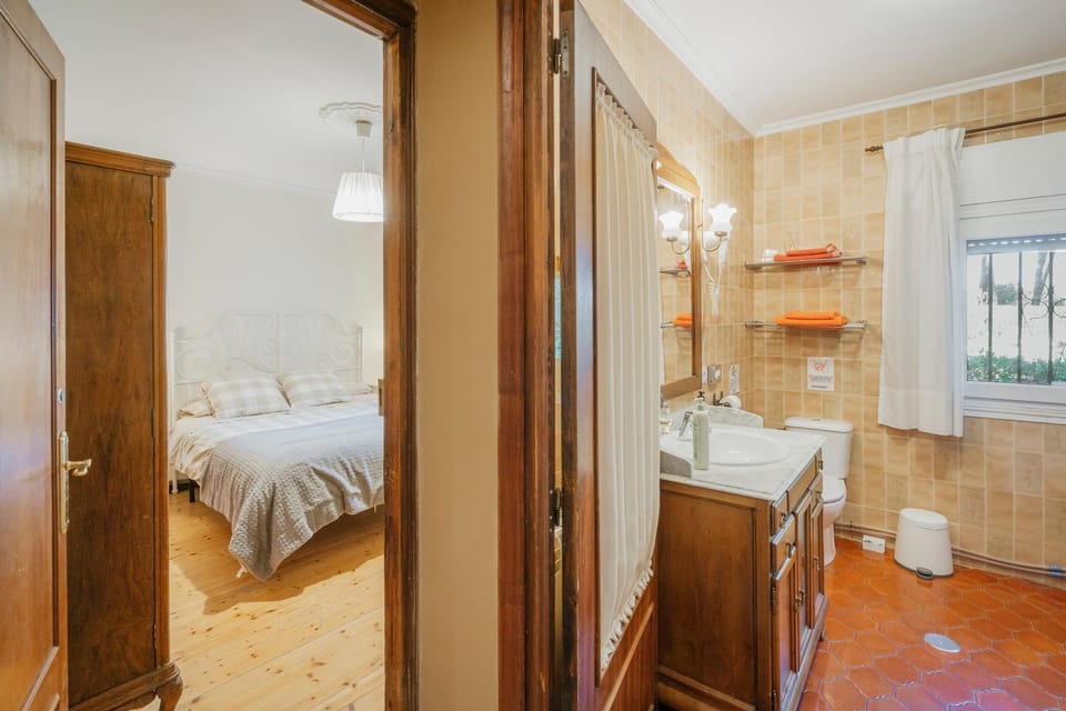 Bathroom, Living room
