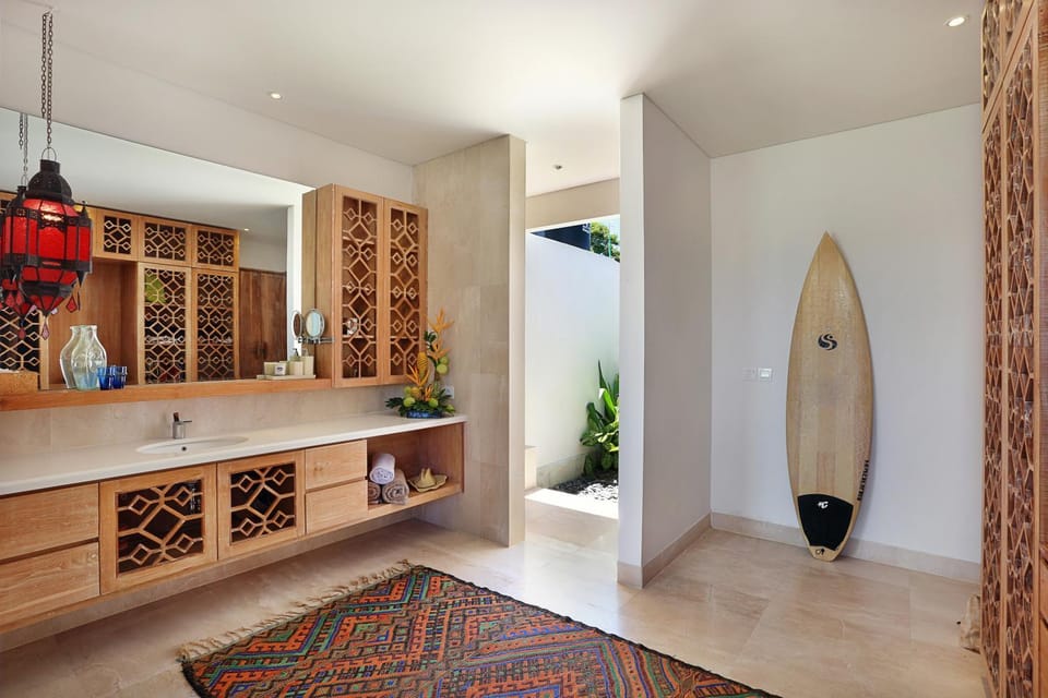 Day, Bathroom, Decorative detail, On site, Garden view