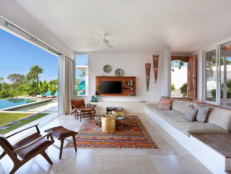 Day, Living room, On site, Mountain view, Pool view, Swimming pool, Swimming pool