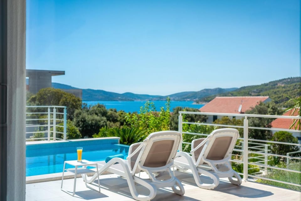 Balcony/Terrace, Swimming pool