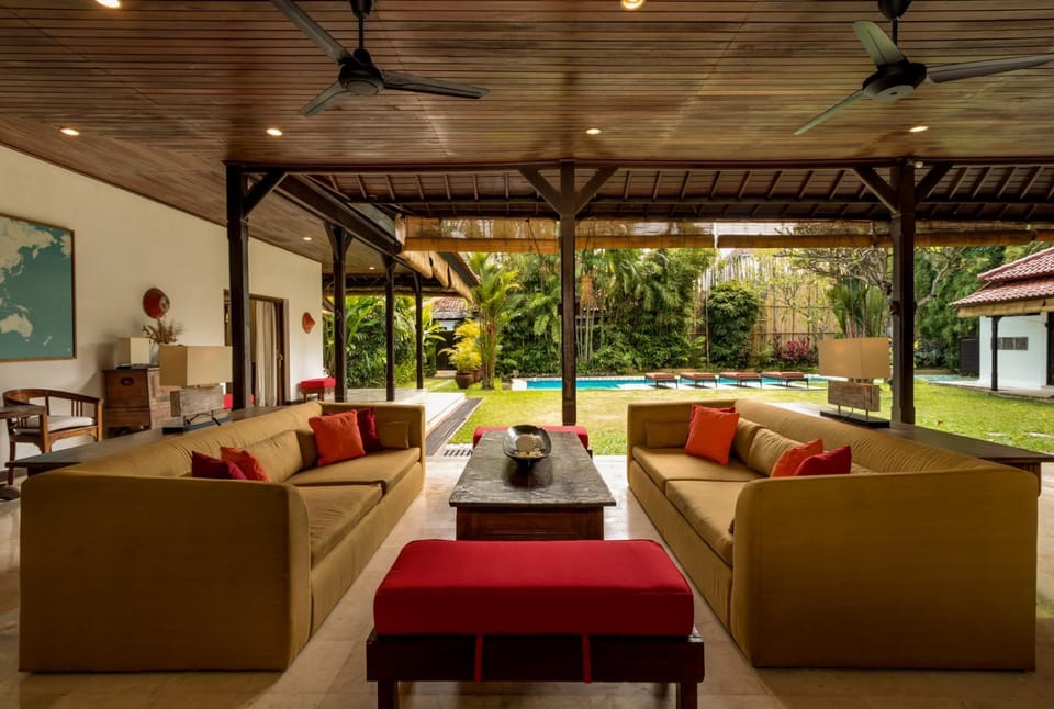 View (from property/room), Balcony/Terrace, Living room