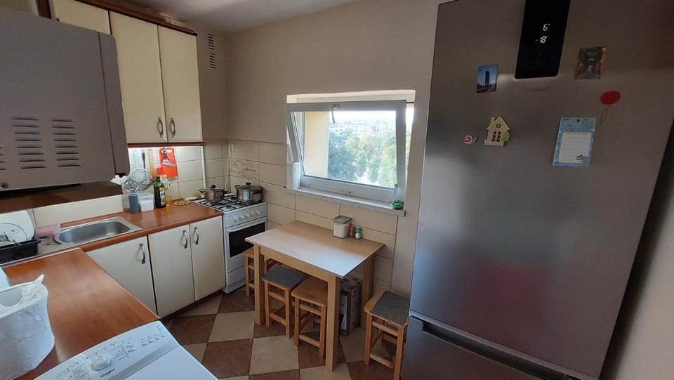 Kitchen or kitchenette, Dining area, Communal kitchen, oven, stove, toaster, washing machine