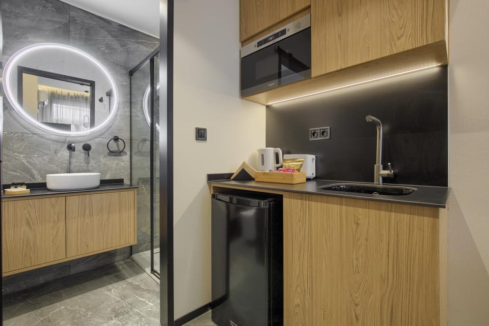 Kitchen or kitchenette