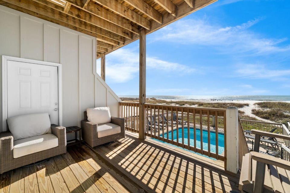 HypNautic West House in West Beach