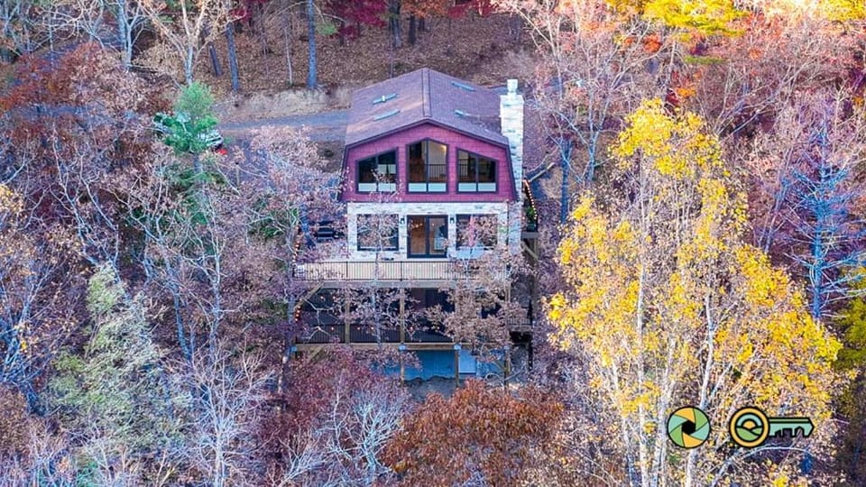 324 Brian Drive: The Swirling Bird Chalet in Basye