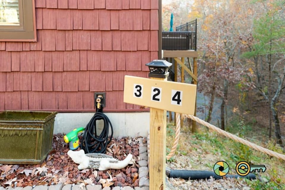 324 Brian Drive: The Swirling Bird Chalet in Basye