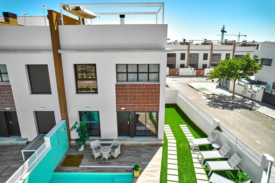 Property building, Facade/entrance, Off site
