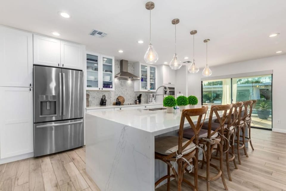 Larkspur Family Estate with Heated Pool & Gameroom House in Buenavante