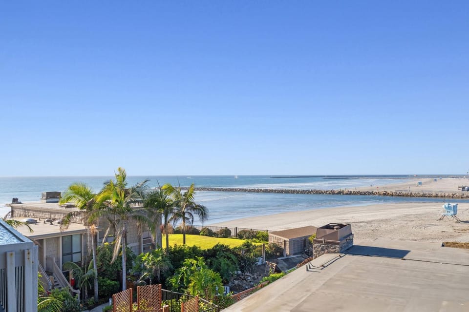 E209 - Tower 10 Seaside House in Oceanside