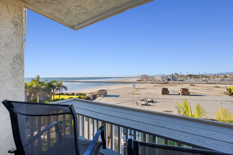 E209 - Tower 10 Seaside House in Oceanside