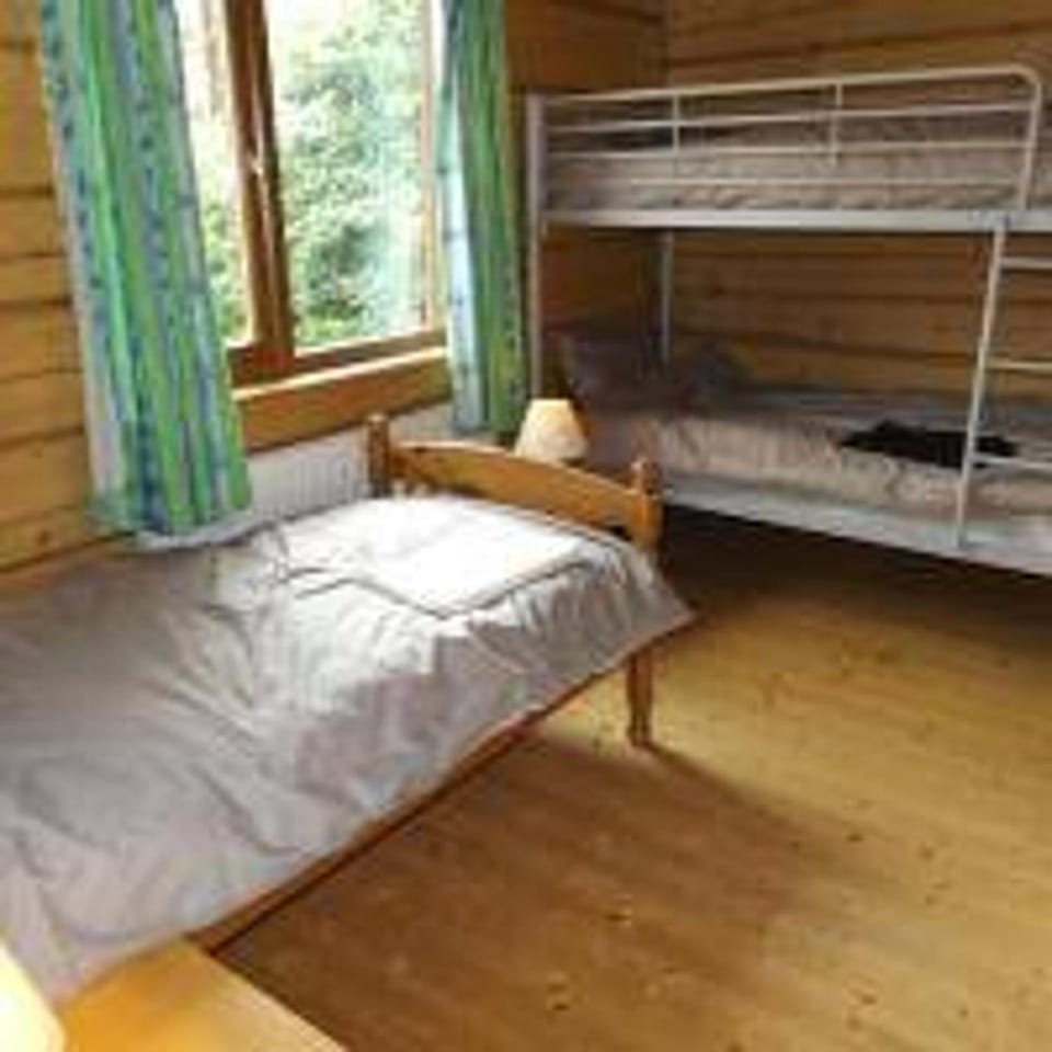 Bedroom, bunk bed