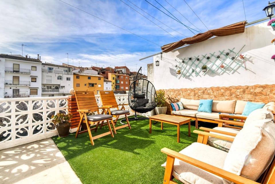 Property building, Balcony/Terrace, Living room
