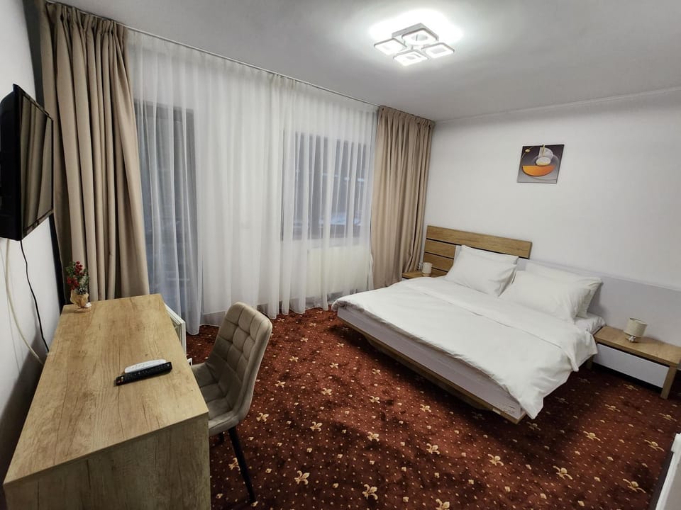 Bed, TV and multimedia, Photo of the whole room