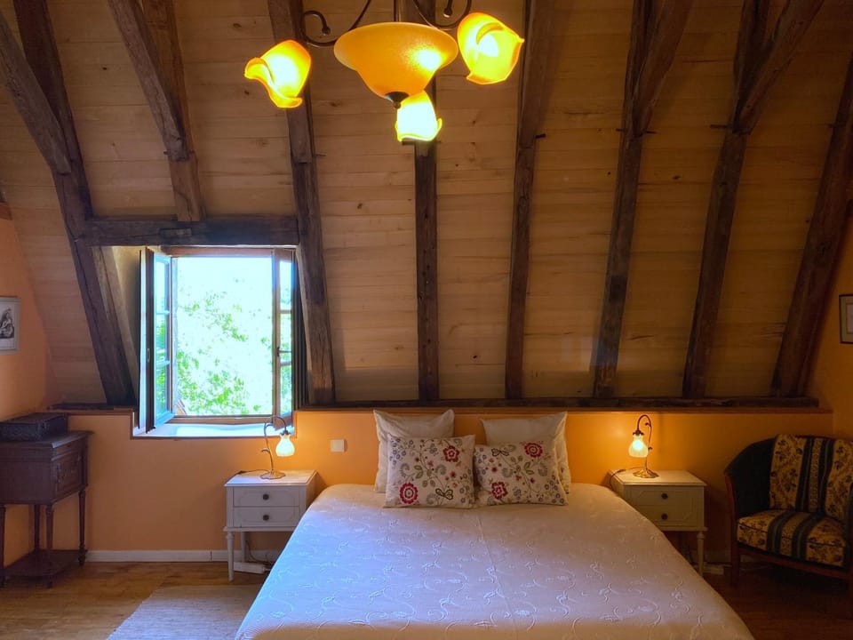 Bed, Photo of the whole room, Bedroom