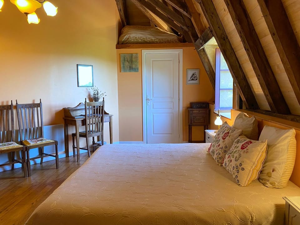 Bed, Photo of the whole room, Bedroom, wardrobe