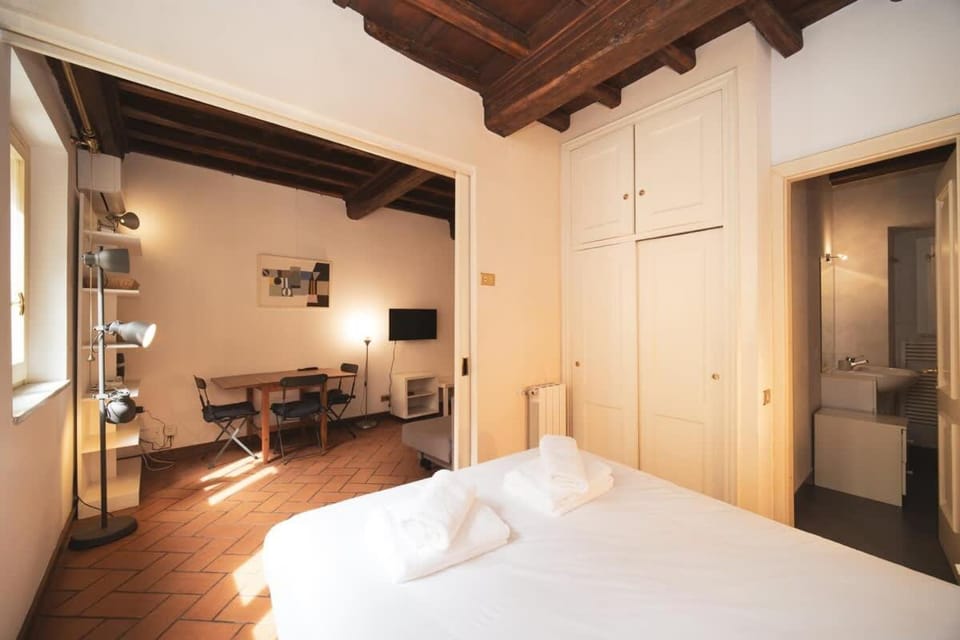 Trevi Fountain by BuddyRent Apartment in Rome