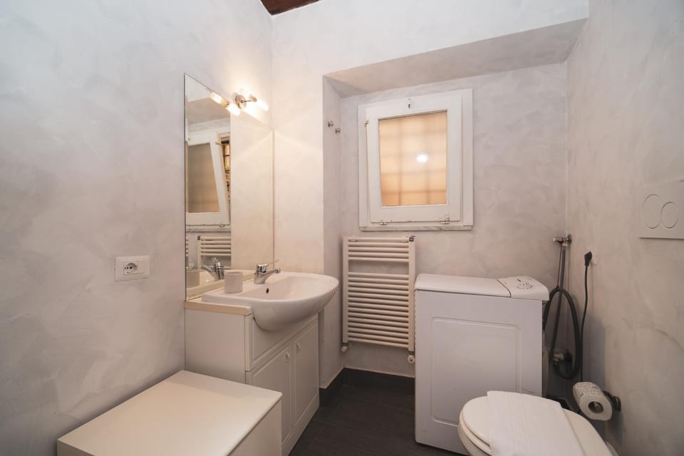 Shower, Toilet, Bathroom, bidet, towels