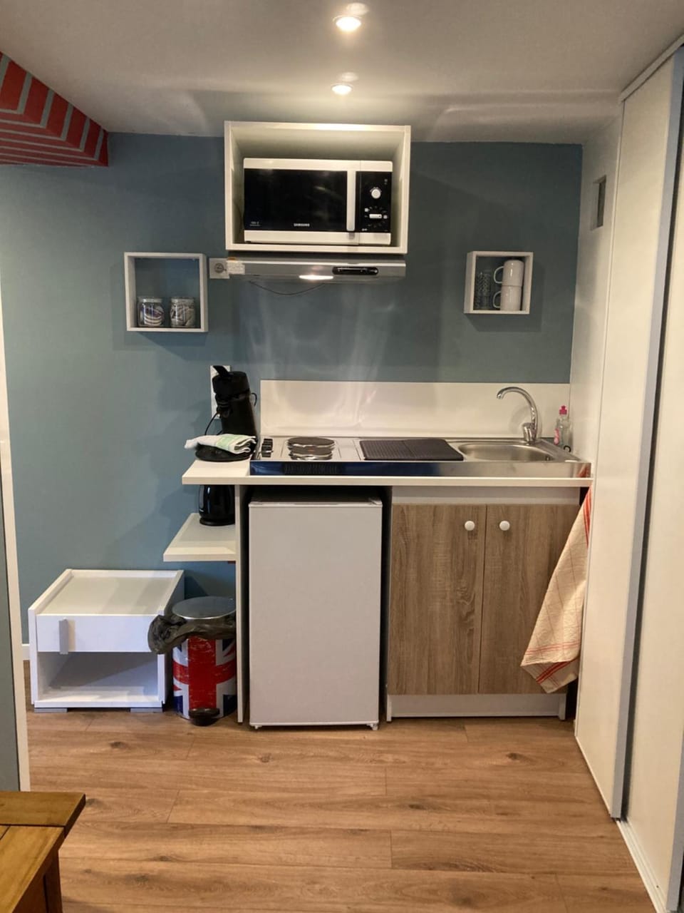 Kitchen or kitchenette