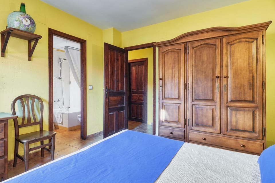 Property building, Bathroom, Living room
